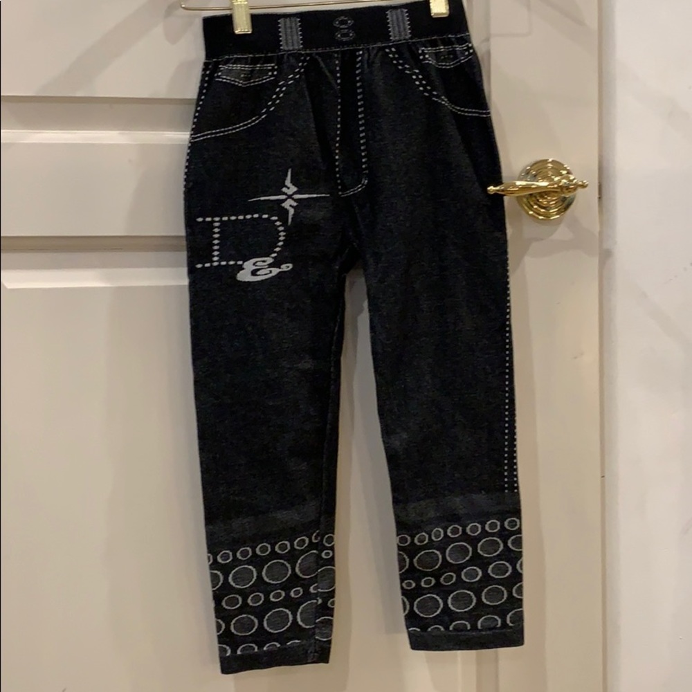 Capri leggings with cool design. One size fits all